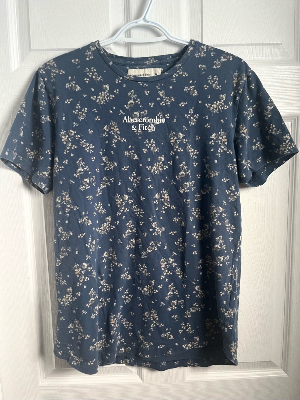 Abercrombie & Fitch Ditsy Floral Print Spellout Logo Short Sleeve Tee Medium